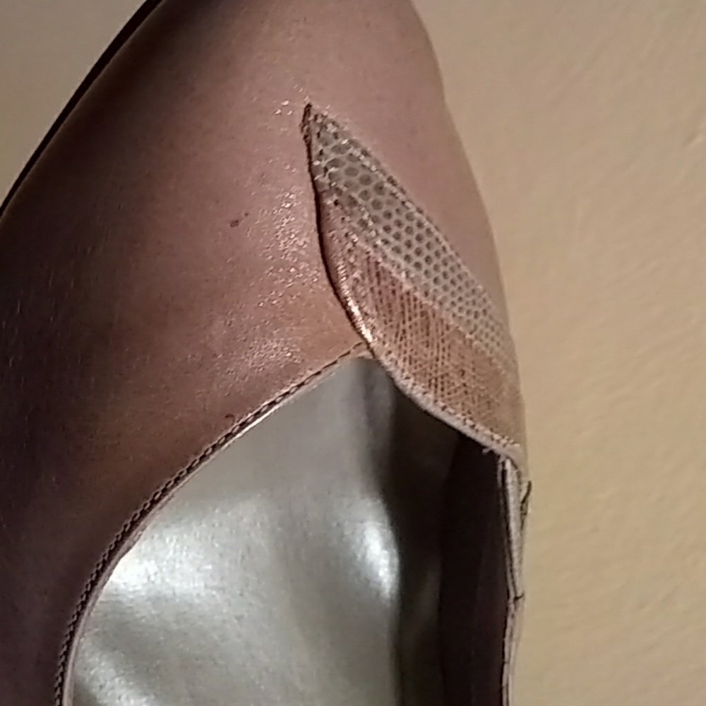 Shoes - Picture 7 of 8